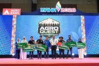 Mohamad (tengah) dan Ketua Setiausaha Kementerian Pertanian dan Keterjaminan Makanan,Datuk Seri Isham Ishak (empat dari kanan) bersama para pemenang Agro Quest 2026.
