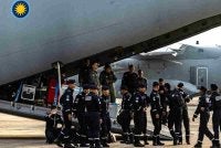 Seramai 11 pegawai dan anggota Pasukan Mencari dan Menyelamat Khas Malaysia (SMART) berlepas ke Nepal dari Pangkalan Udara Subang pada jam 9 pagi Sabtu. Foto Bernama