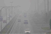 Enam kawasan di Sarawak merekodkan bacaan IPU pada tahap sangat tidak sihat setakat jam 4 petang ini. Gambar Bernama
