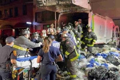 Operasi menyelamat disertai kira-kira 25 anggota bomba mengambil masa lebih dua jam untuk mengeluarkan sampah dari dalam lori secara manual. - Foto Agensi