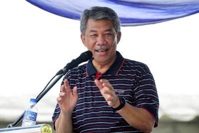 Mohamad berucap pada Karnival Kemerdekaan KRT Taman Pinggiran Senawang pada Sabtu. - FOTO: Bernama
