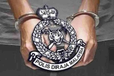  Seorang lelaki tempatan disyaki terlibat dalam kes kecurian seutas rantai emas di sebuah kedai emas di Batu Kurau, Larut, kelmarin berjaya ditahan polis, awal pagi semalam. Gambar hiasan