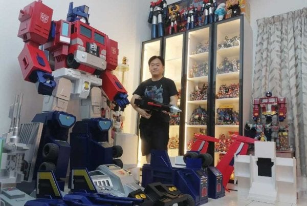 Model kedua yang dihasilkan Kuang Kui iaitu Super Ginrai yang dipamerkan di dalam bilik sebagai koleksi peribadinya.
