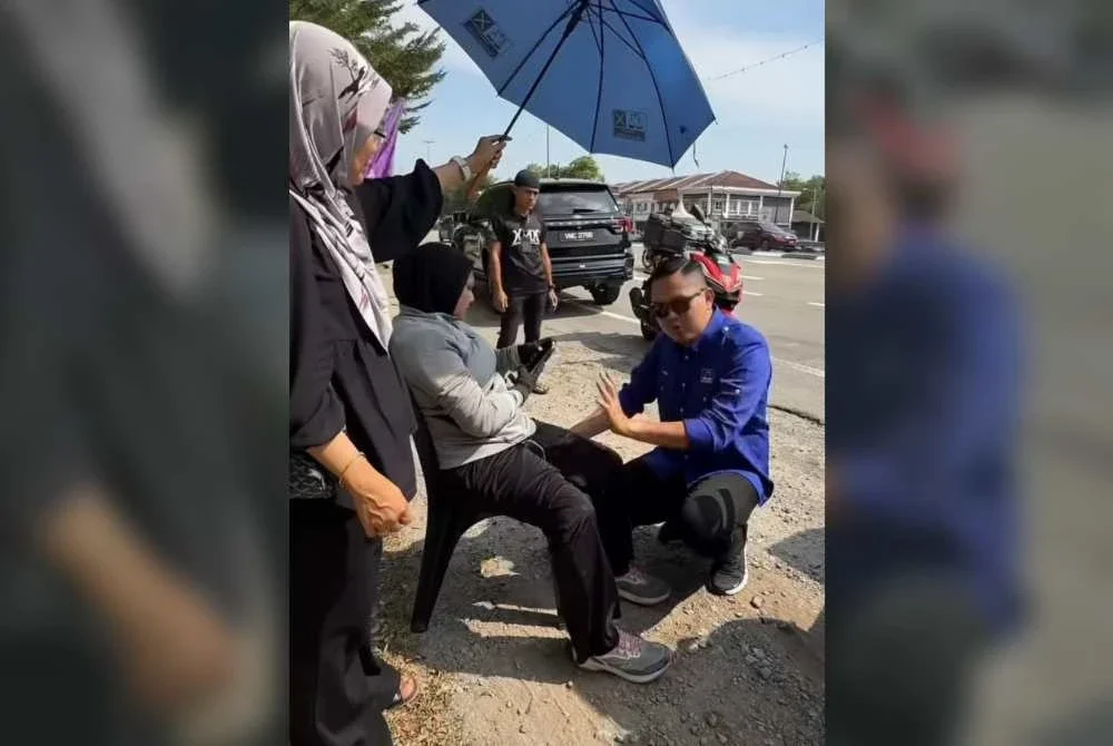 Akmal menenangkan wanita berkenaan yang terlibat kemalangan.