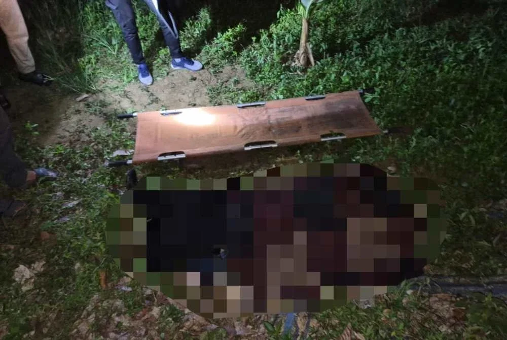 Mangsa yang ditemukan meninggal dunia di kebun duku di belakang stor baja berhadapan Pejabat Pertanian Padang Ipoh, Kampung Lebak, Kuala Berang pada Sabtu.
