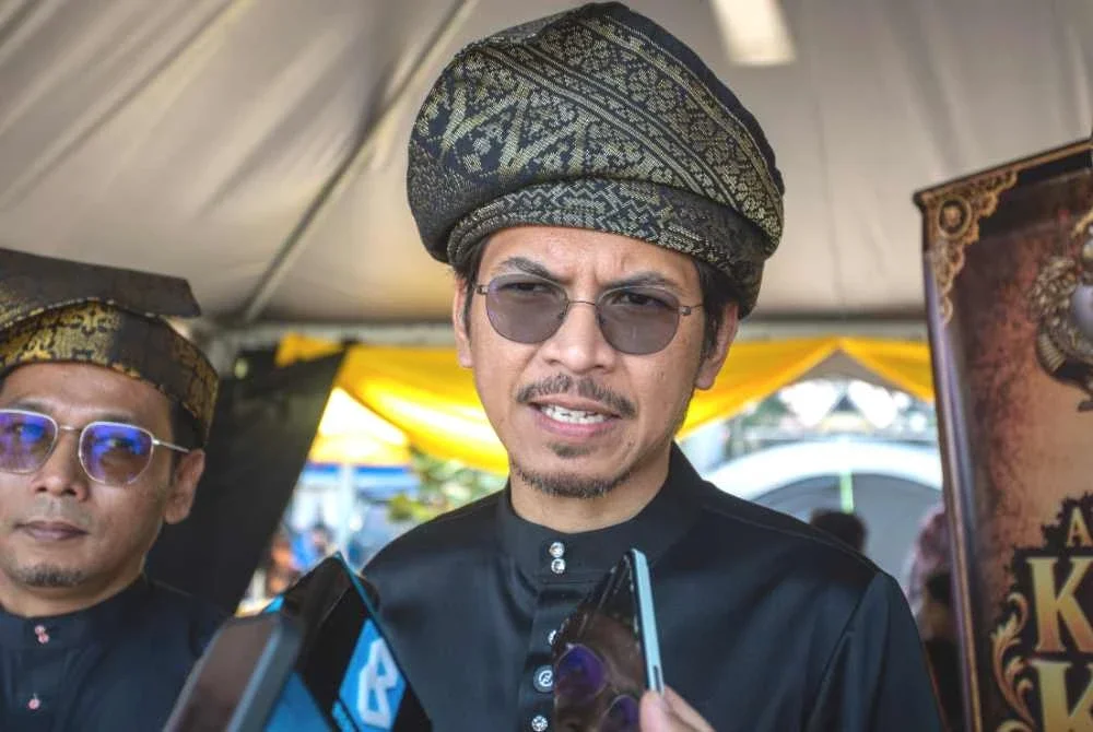 Muhammad Kamil bercakap kepada pemberita ketika ditemui pada Majlis Adat Istiadat Khatam Keris Peringkat Kebangsaan Anjuran PSSGM dan Perhimpunan Silat Anak-Anak Gayong Negeri Perak di Teluk Batik Campsite pada Ahad. Foto Bernama
