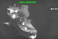 Tangkap layar yang dikeluarkan oleh Komando Pusat AS (CENTCOM) di X ini menunjukkan apa yang disifatkan oleh CENTCOM sebagai tindakan tentera AS menyerang sebuah kapal tangki minyak mentah Iran, M/T Kylo (juga dikenali sebagai 'Noxen'), di Teluk Oman pada 5 September 2026. Foto AFP
