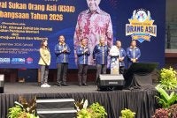 Dari kiri: Marina, Md Israk, Onn Hafiz dan Ahmad Zahid pada Majlis Perasmian Karnival Sukan Orang Asli Peringkat Kebangsaan di Educity, Iskandar Puteri pada Ahad.