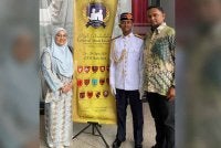 Gambar terakhir Mohamad Fellimal bersama mangsa yang diambil semasa majlis pentauliahan dan konvokesyen Leftenan Muda Kesatria di UiTM Shah Alam 29 Ogos lalu. Foto ihsan keluarga 