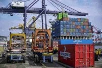 Malaysia berpotensi menjadi hab pencampuran dan bunkering Very Low Sulphur Fuel Oil (VLSFO) serantau serta menjana aktiviti ekonomi merentasi rantaian bekalan. Gambar hiasan