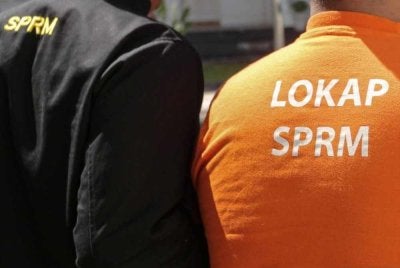 Amalan memakaikan baju lokap oren kepada individu yang dibawa ke mahkamah bagi tujuan permohonan reman dihentikan wajar dihargai - Gambar hiasan