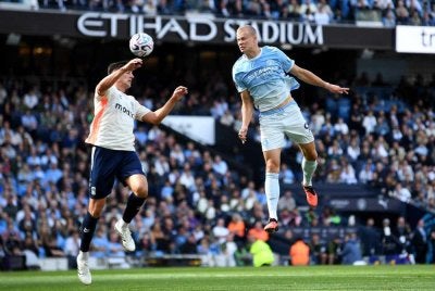 Haaland (kanan) meledak gol tunggal ketika membantu City menewaskan Coventry 1-0 dalam aksi EPL di Etihad pada Sabtu. Foto: AFP.