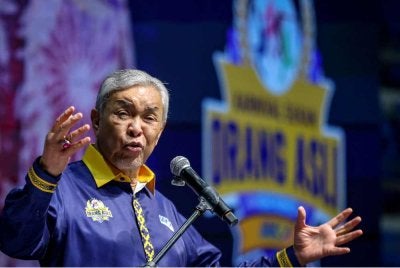 Ahmad Zahid berucap pada Majlis Perasmian Penutupan Karnival Sukan Orang Asli (KSOA) Peringkat Kebangsaan 2026 di Kompleks Sukan Educity, Iskandar Puteri pada Ahad. Foto: Bernama