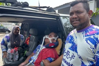 Mohd Arif dan isteri tidak ketinggalan untuk membawa Muhammad Adam menyertai acara Larian Sawah Padi Tanjong Karang 4.0 di sini pada Ahad.