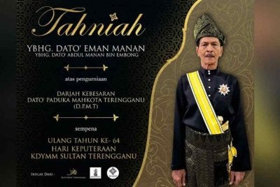 Seniman tersohor tanah air, Datuk Eman Manan, menerima Darjah Kebesaran Dato' Paduka Mahkota Terengganu (DPMT) sempena Ulang Tahun Ke-64 Hari Keputeraan Kebawah Duli Yang Maha Mulia Sultan Terengganu.