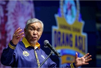 Ahmad Zahid berucap pada Majlis Perasmian Penutupan Karnival Sukan Orang Asli (KSOA) Peringkat Kebangsaan 2026 di Kompleks Sukan Educity hari ini. Foto Bernama 