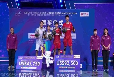 Pang Ron (dua dari kiri) dan Pei Jing muncul naib juara Masters China 2026 setelah tewas di tangan pasangan tuan rumah di Shenzhen, pada Ahad. Foto: Agensi
