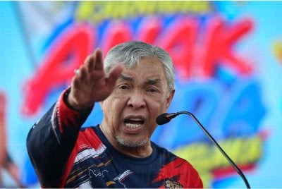 Ahmad Zahid ketika menyampaikan ucapan pada Majlis Perasmian Penutup Karnival Anak Muda Negeri Melaka di Pusat Dagangan Antarabangsa Melaka, Ahad. Foto Bernama