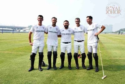 Tunku Mahkota Ismail (tengah) dinobatkan sebagai Pemain Paling Bernilai (MVP) Johor Super Crown Polo Tournament (JSCPT) 2026 selepas mempamerkan aksi cemerlang sepanjang kejohanan berprestij itu.