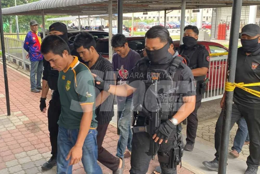 Kesemua tertuduh dibawa ke Kompleks Mahkamah Sungai Petani untuk pendakwaan.
