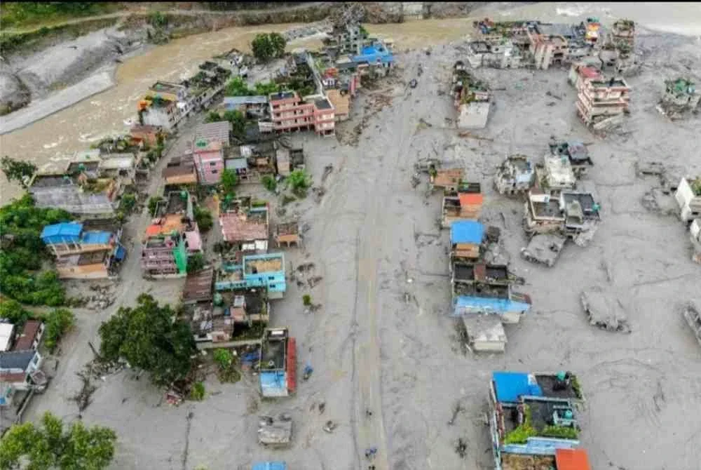 Keadaan selepas tragedi banjir lumpur di Nepal - Foto AFP