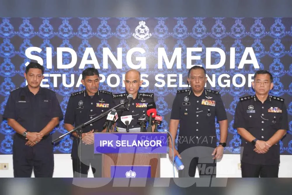 Shazeli (tengah) pada sidang media di IPK Selangor, Isnin. Foto Sinar Harian - ROSLI TALIB