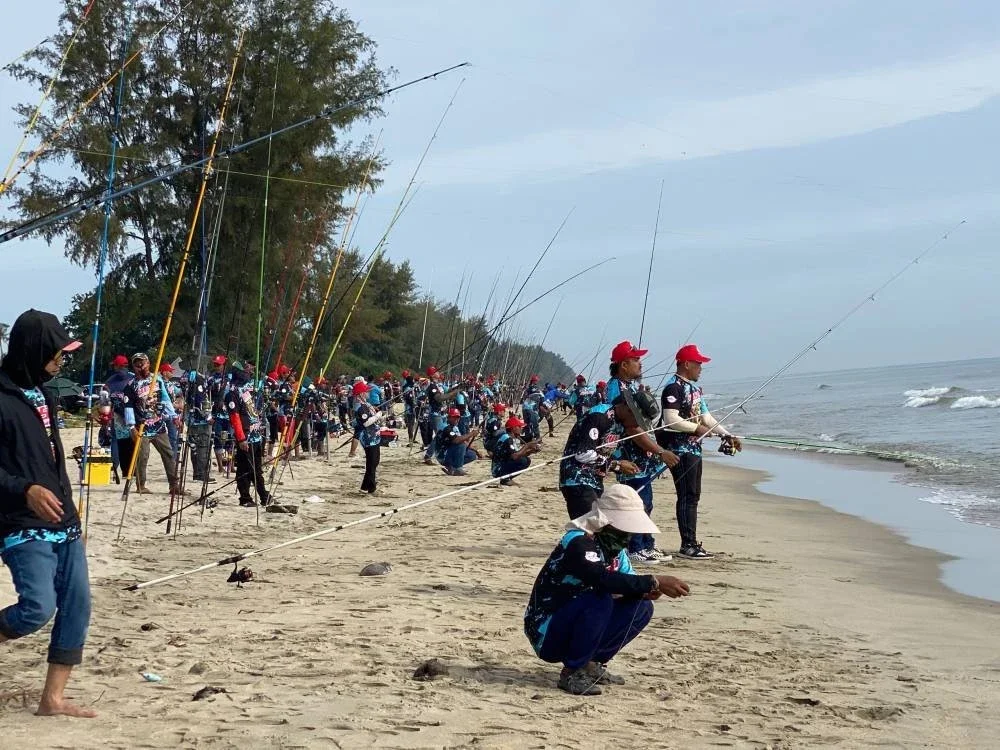 Lebih 5,000 kaki pancing dari seluruh negara termasuk Sabah dan Sarawak kepakaran untuk menjinakkan ikan bagi membawa pulang emas satu kilogram.