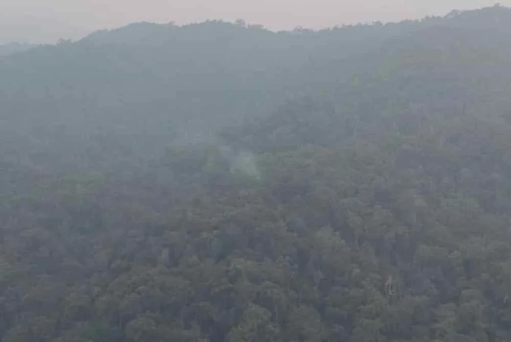 Mangsa dipercayai telah membuat isyarat asap dengan anggaran lokasi kira-kira sejam perjalanan dari Kem Kulim. Foto JBPM Perak