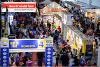 Setiap kali berlangsungnya MATTA Fair, lautan manusia membanjiri ruang pameran, dengan kaunter pakej pelancongan tidak putus-putus menerima pengunjung, malah ada yang sanggup beratur panjang demi mendapatkan tawaran terbaik. Foto: Bernama