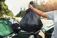 Jepun mungkin tidak menyediakan tong sampah di setiap sudut, tetapi budaya malu dan tanggungjawab menjadikan rakyatnya membawa pulang sampah sendiri. Foto hiasan
