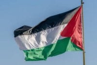Pengebumian itu turut disertai ucapan penghormatan oleh Pertahanan Awam Gaza, yang pasukannya menjalankan operasi mengeluarkan mangsa, selain wakil keluarga mangsa dan tokoh masyarakat. Foto: Agensi