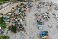 Keadaan selepas tragedi banjir lumpur di Nepal - Foto AFP