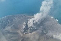 Gunung Anak Krakatau telah beberapa kali meletus sejak beberapa tahun kebelakangan ini. Foto: Agensi