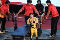 Bibiana meraikan kejayaan selepas merangkul pingat emas dalam acara powerlifting wanita kategori 61kg Para SUKMA di Shah Alam. Foto: Bernama.