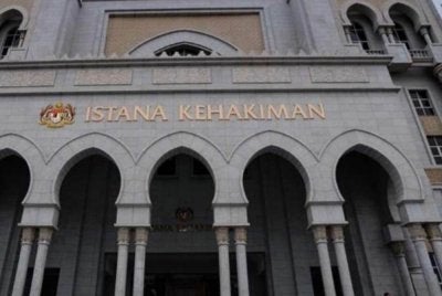 Bekas pengarah besar Felda tiba di Mahkamah Majistret Putrajaya pada Isnin bagi prosiding reman berkaitan kes salah guna kuasa berhubung pelantikan syarikat pemaju bagi sebuah projek di ibu negara, selain urusan penjualan tanah milik badan berkanun berkenaan. Foto hiasan