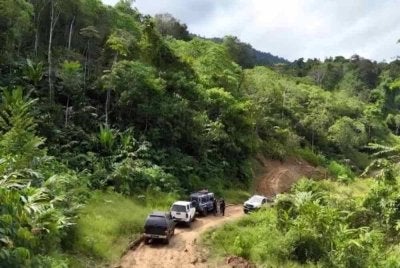 Enam individu termasuk sepasang suami isteri, dua anak mereka dan dua malim gunung sebelum komunikasi terputus ketika melakukan pendakian Gunung Trans Gerah