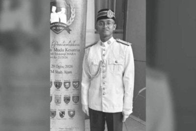 Fadhlan Fakhry Solana dilaporkan rebah pada Jumaat lepas sebelum disahkan meninggal dunia kira-kira 2 petang Sabtu semasa menerima rawatan di HoSHAS, Temerloh, Pahang.