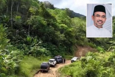Wan Zairudin (gambar kecil) memaklumkan keluarganya bertolak ke Gerik bagi mendapatkan perkembangan terkini operasi SAR.