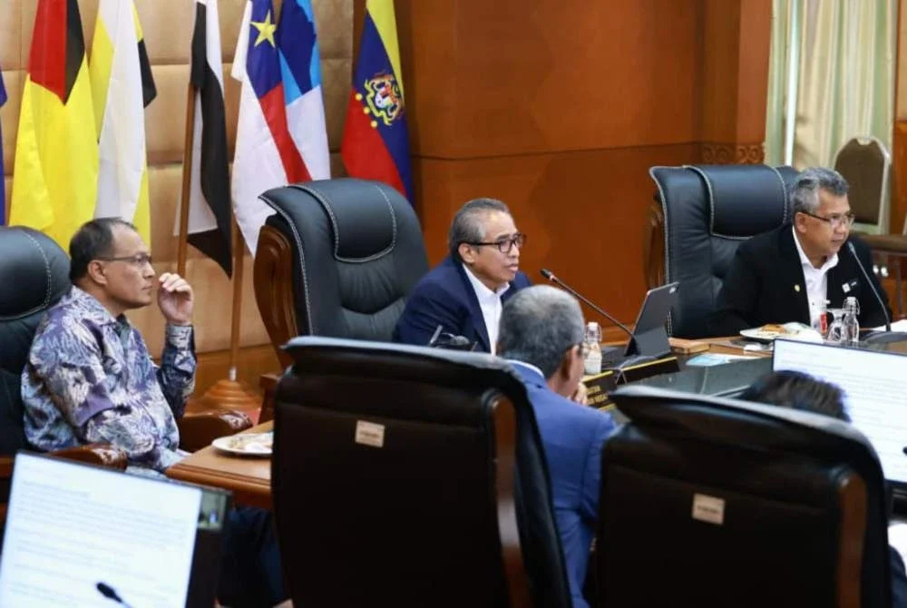 Shamsul Azri (tengah) mempengerusikan Mesyuarat Jawatankuasa Tatakelola (JTK) Peringkat Nasional Siri 8 Bil 2 Tahun 2026 di Jabatan Perdana Menteri, Putrajaya pada Isnin. Foto: SPRM