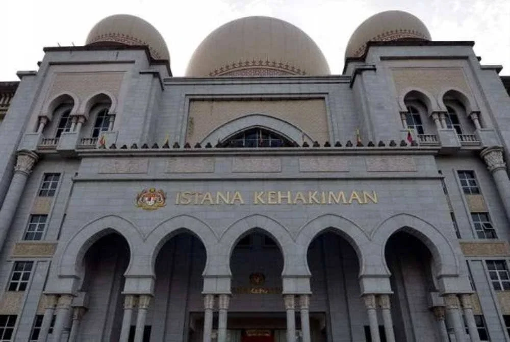 Mahkamah Tinggi menolak permohonan pemilik akaun Facebook untuk menangguhkan pembayaran ganti rugi RM250,000 kepada Mufti Perlis berhubung kes saman fitnah berkaitan GISBH. Foto hiasan