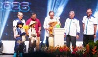 Anwar (tiga dari kiri) pada Majlis Penutupan Pameran Pertanian, Hortikultur dan Agropelancongan Malaysia (MAHA) 2026.