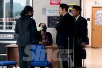 Tertuduh (duduk) mengaku tidak bersalah di Mahkamah Syariah Kota Bharu pada Selasa atas kesalahan lelaki berlagak seperti wanita di pejabat Jaheaik pada November lalu.