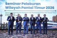 (Dari kiri) Pengarah Eksekutif (Fasilitasi Pelaburan) MIDA, Mohd Riduan Abd. Rahman; Pengarah Unit Perancang Ekonomi Negeri Kelantan, Wan Zulfadli Syahman Wan; Pegawai Pelaburan Perniagaan Negeri Pahang, Datuk Kamarul’arifin Ahmad @ Abd Rahman; Sikh Shamsul; Pengurus Unit Invest Terengganu, Mohd Fadhli Jusoh; dan Pengarah Eksekutif (Penggalakan Pelaburan) MIDA, Faizal Jalaludin pada Seminar Pelaburan Wilayah Pantai Timur 2026 di AC Hotel by Marriott di sini pada Selasa.