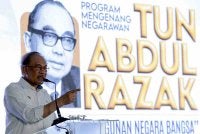 Anwar berucap pada Program Mengenang Negarawan Tun Abdul Razak "Arkitek Pembangunan Negara Bangsa" di Memorial Tun Abdul Razak pada Selasa. Foto Bernama