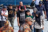 Enam individu termasuk dua kanak-kanak yang dilaporkan hilang ketika menyertai Ekspedisi Trans Gerah di Gunung Gerah, Kelantan, selamat tiba di Jeti Trojan, Tasik Temenggor, Gerik hari ini selepas dibawa keluar dari kawasan berkenaan. - Bernama