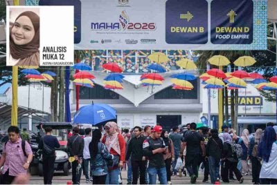 Pengunjung melihat pelbagai pameran serta menyertai aktiviti yang disediakan pada MAHA 2026 di MAEPS, Serdang. Foto Bernama