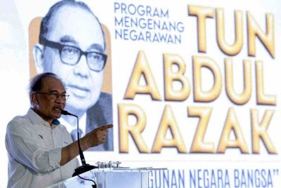 Anwar berucap pada Program Mengenang Negarawan Tun Abdul Razak "Arkitek Pembangunan Negara Bangsa" di Memorial Tun Abdul Razak pada Selasa. Foto Bernama