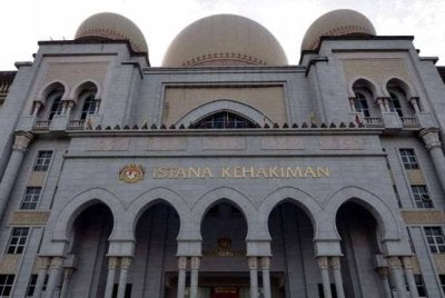 Mahkamah Tinggi menolak permohonan pemilik akaun Facebook untuk menangguhkan pembayaran ganti rugi RM250,000 kepada Mufti Perlis berhubung kes saman fitnah berkaitan GISBH. Foto hiasan 