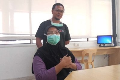 Mohammad Hamizi dan ibu, Nur Wahyuni ditemui di Hospital Sultanah Aminah (HSA) Johor Bahru.