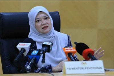 Fadhlina Sidek bercakap semasa sidang akhbar pengumuman PISA 2025 di Putrajaya hari ini. - Foto: Bernama